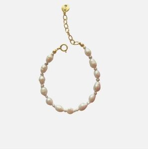 Elegant Gold and White Pearl Bracelet